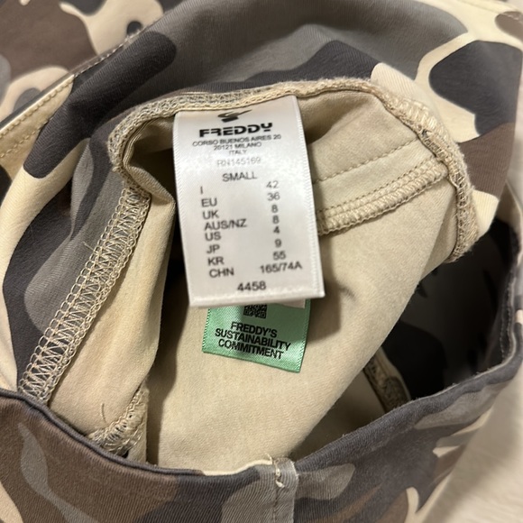 Brand new NWOT camo Freddie’s pants - Picture 4 of 6